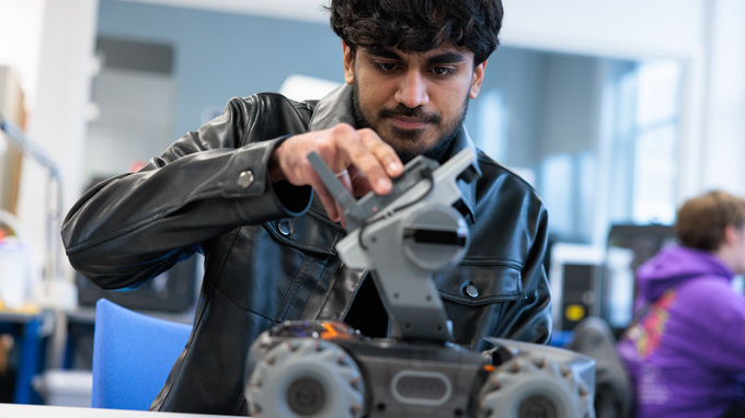 A student develops new robotics